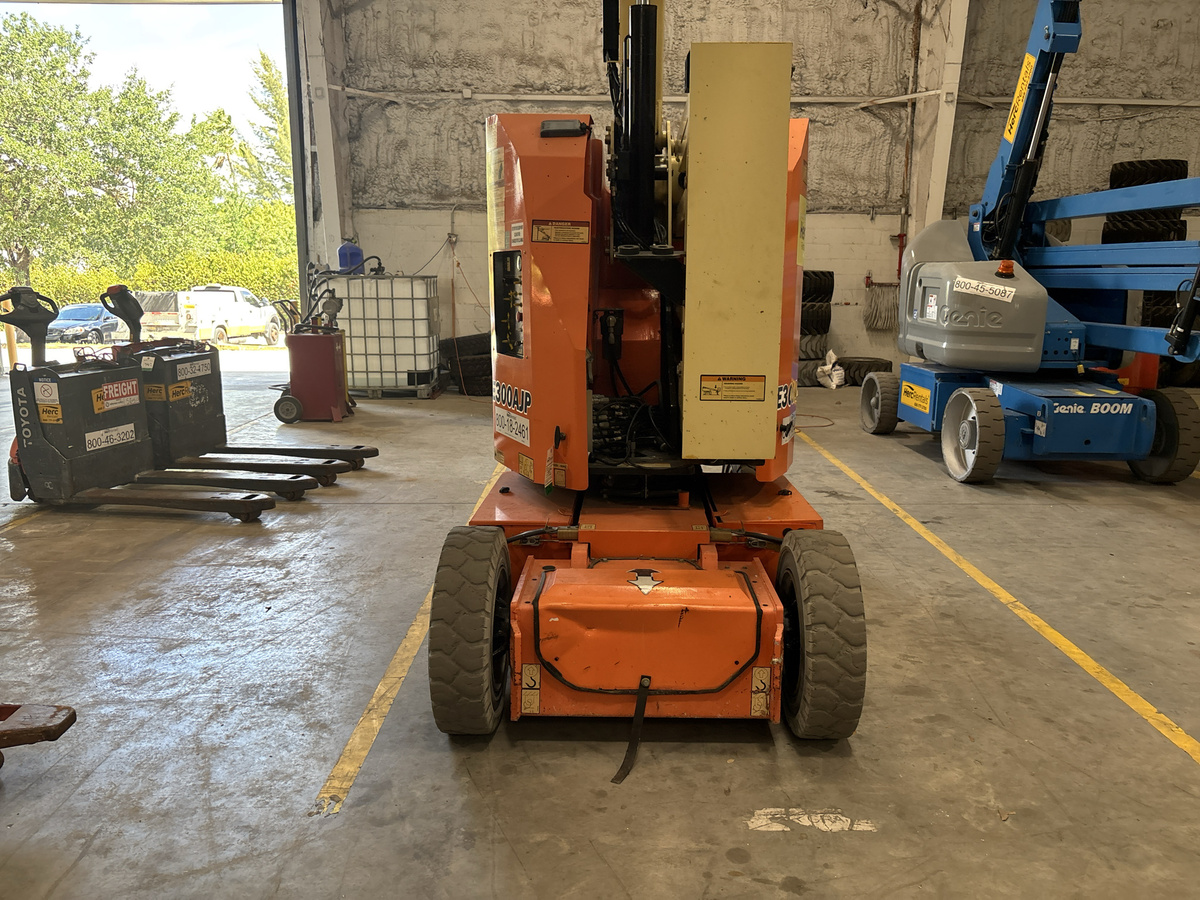 2017 JLG E300AJP-3
