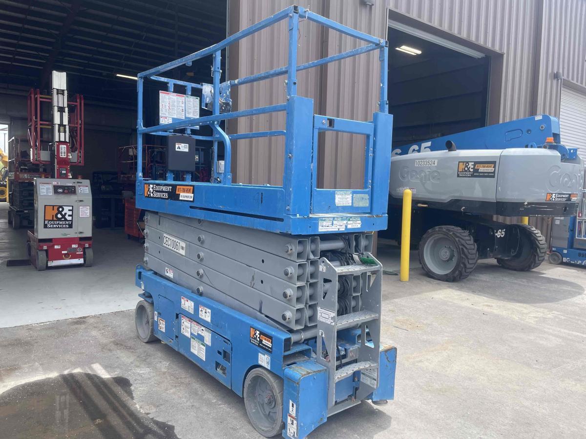 2017 Genie GS-3232