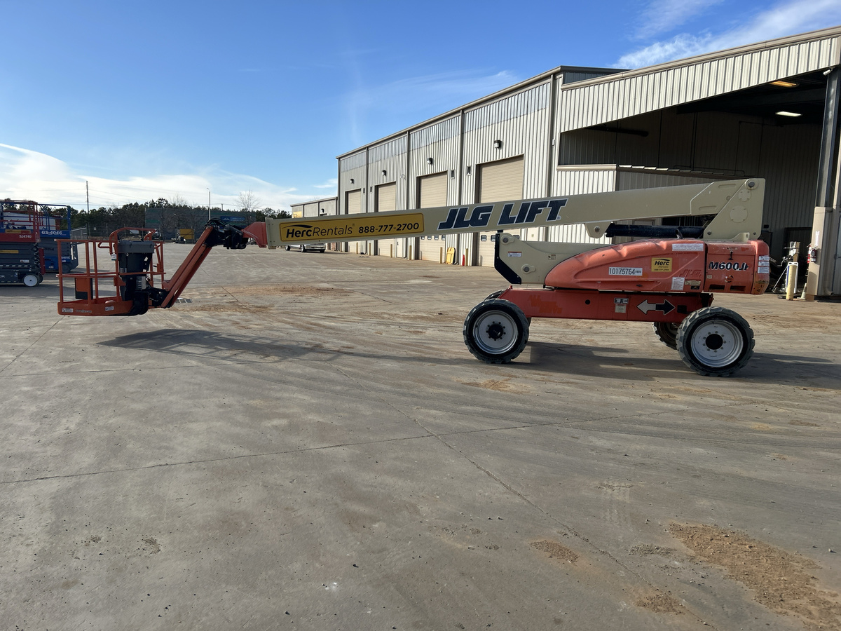 2015 JLG M600JP-4
