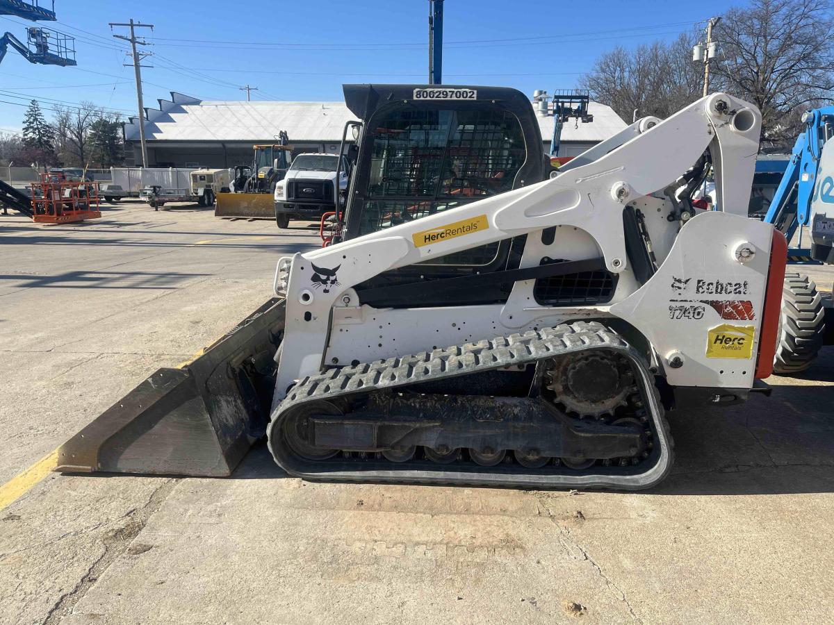 2021 Bobcat T740