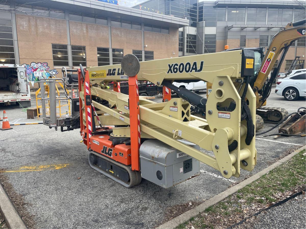 2017 JLG X600AJ