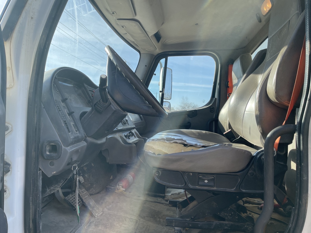 2015 Freightliner M2106-7