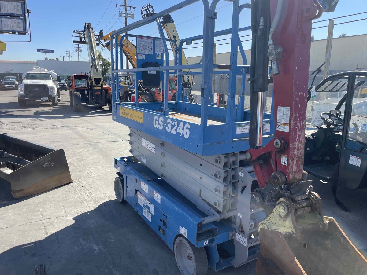 2018 Genie GS-3246-4
