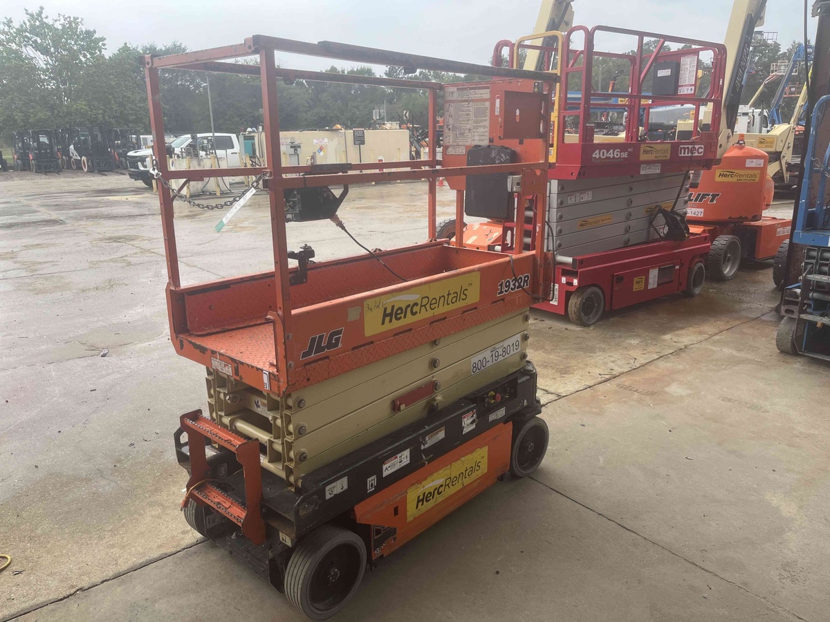 2018 JLG 1932R-3