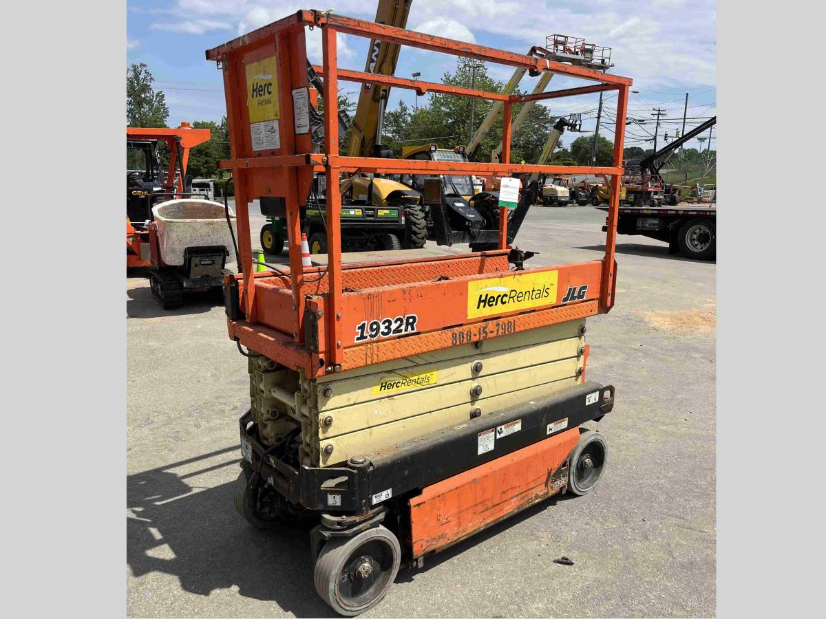 2017 JLG 1932R-2