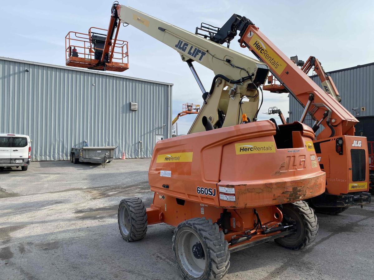 2017 JLG 660SJ