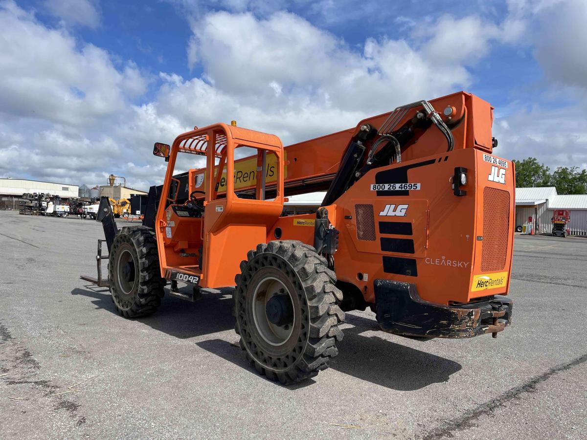 2019 SkyTrak 10042