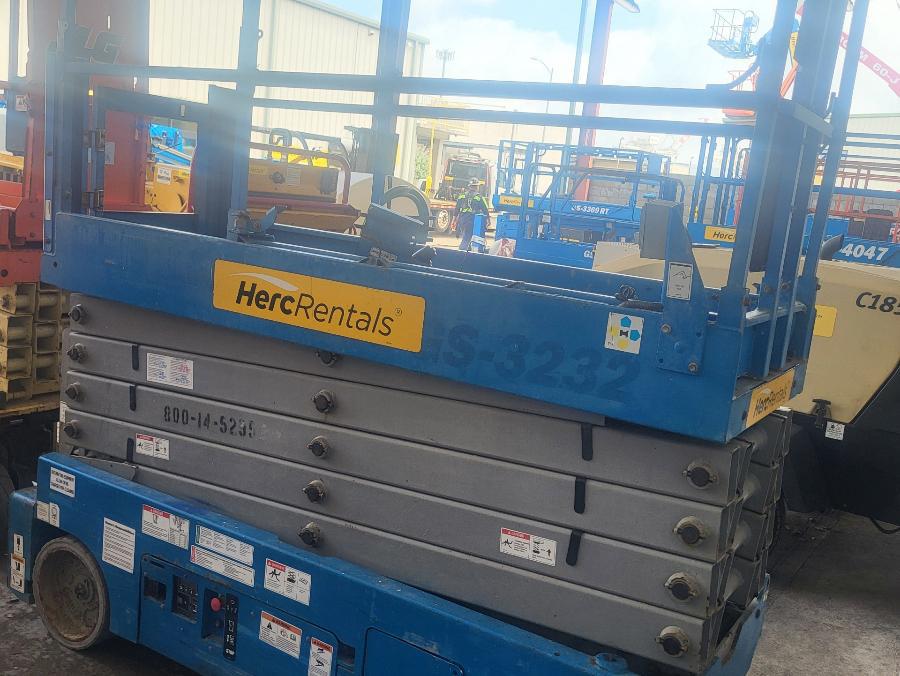 2017 Genie GS-3232