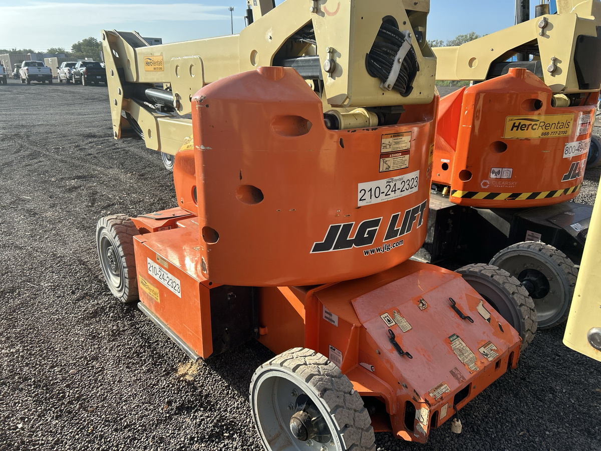 2018 JLG E400AJPN-13