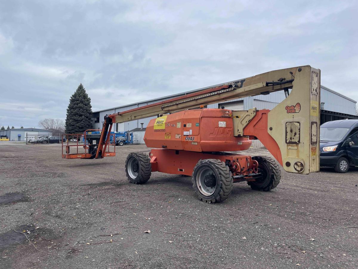 2015 JLG 800AJ