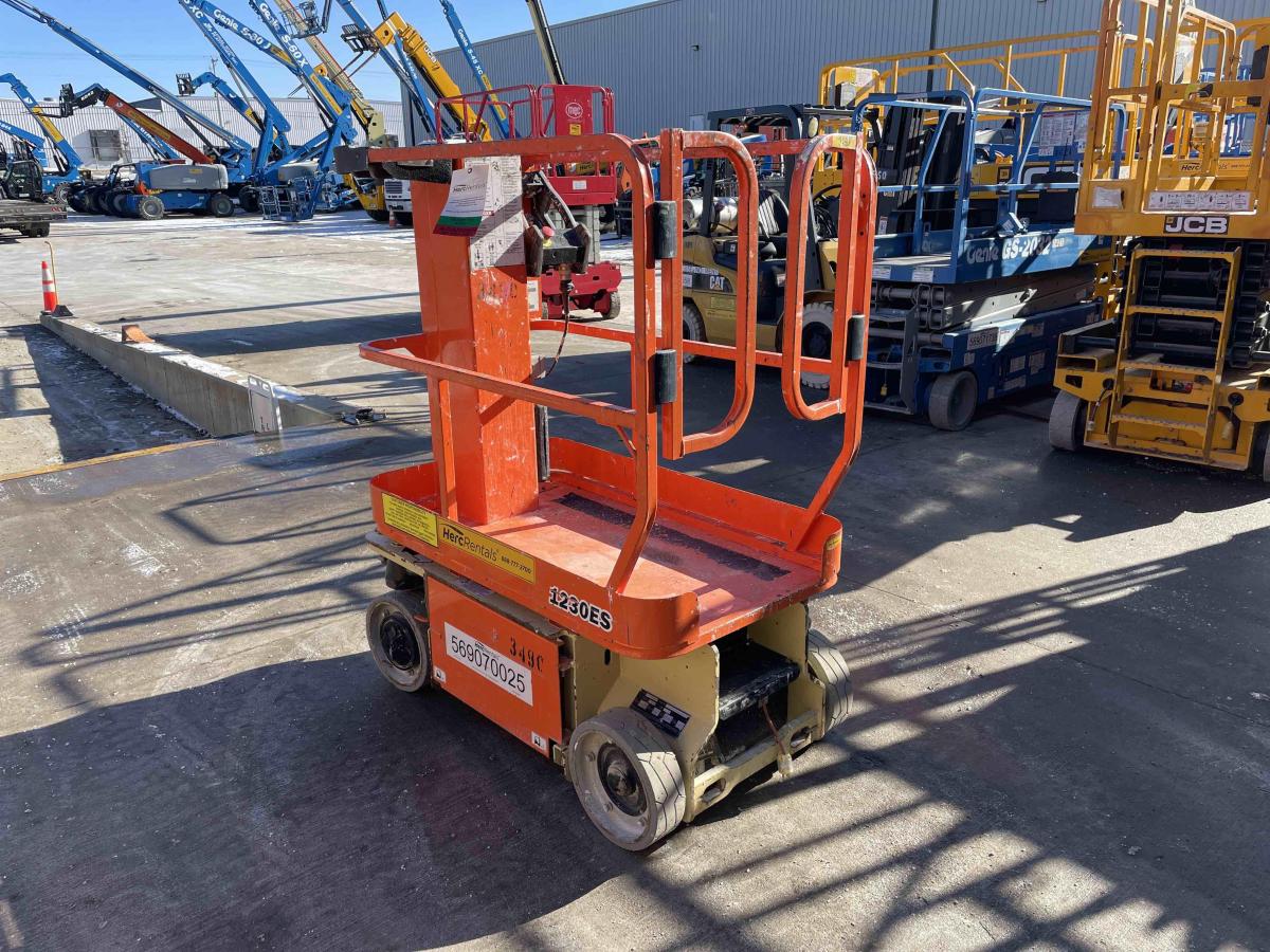 2015 JLG 1230ES