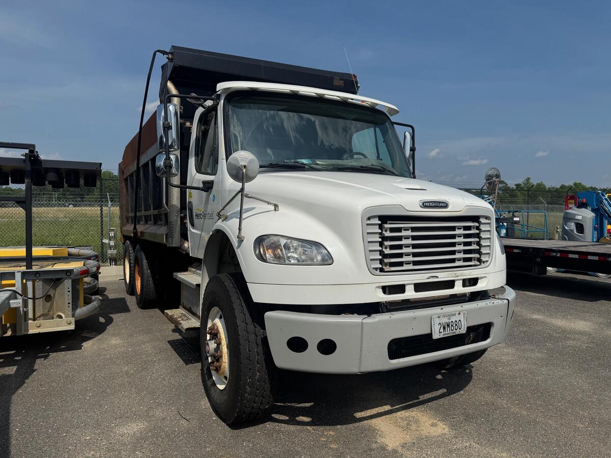 2016 Freightliner M2106-2