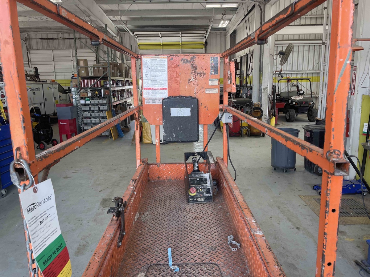 2018 JLG 1932R-3