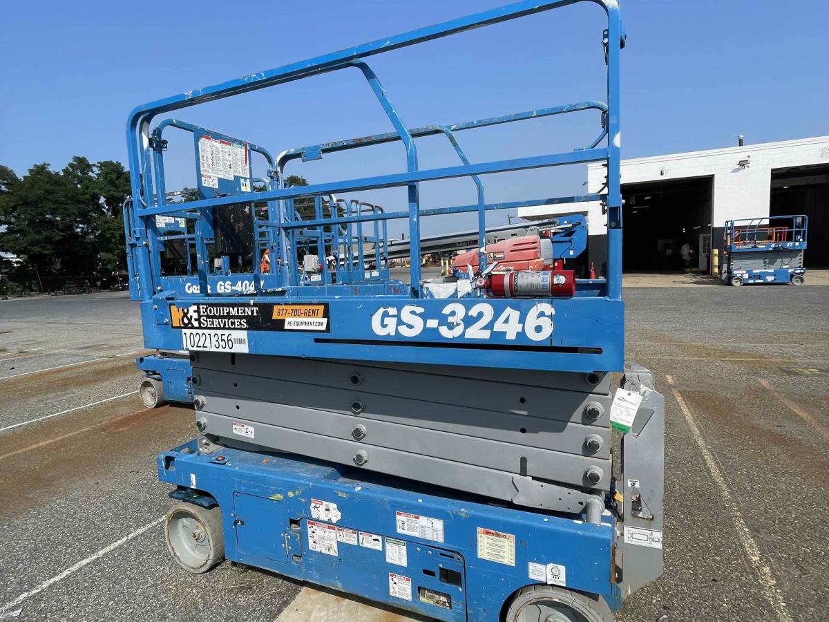 2017 Genie GS-3246-8