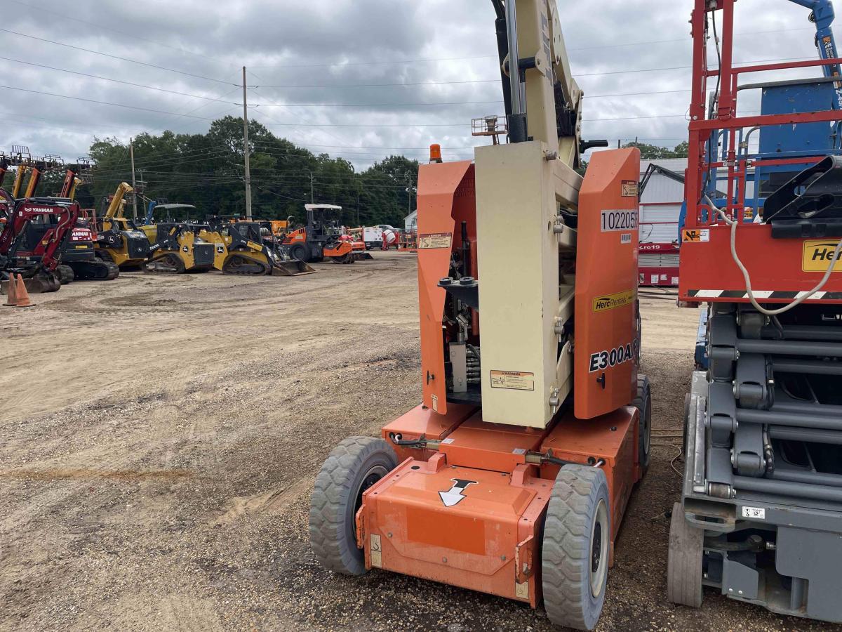 2017 JLG E300AJP
