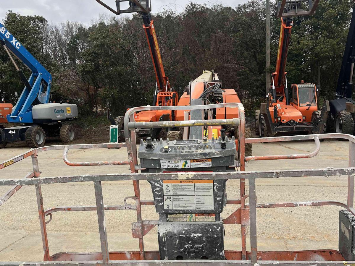 2017 JLG 860SJ