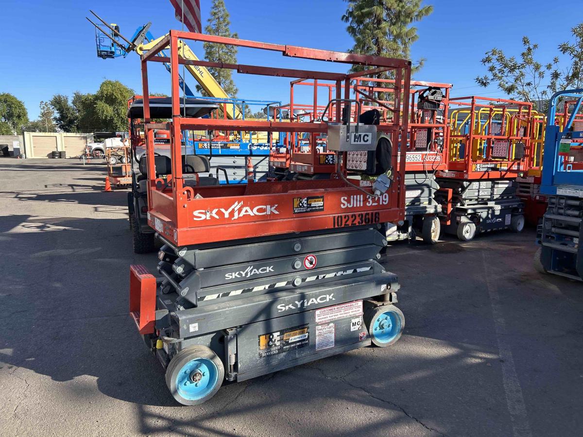 2017 Skyjack SJ3219