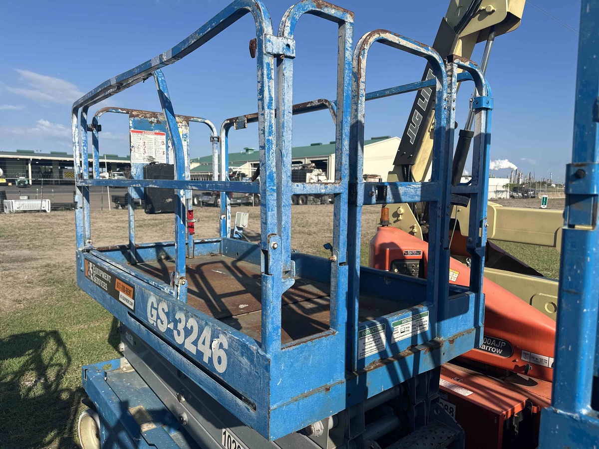 2017 Genie GS-3246-8