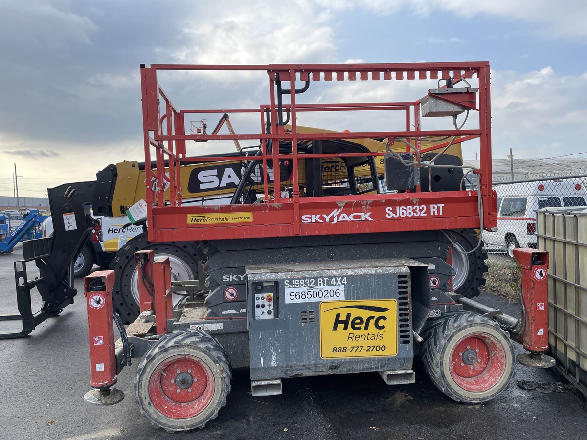 2018 Skyjack SJ-6832RT