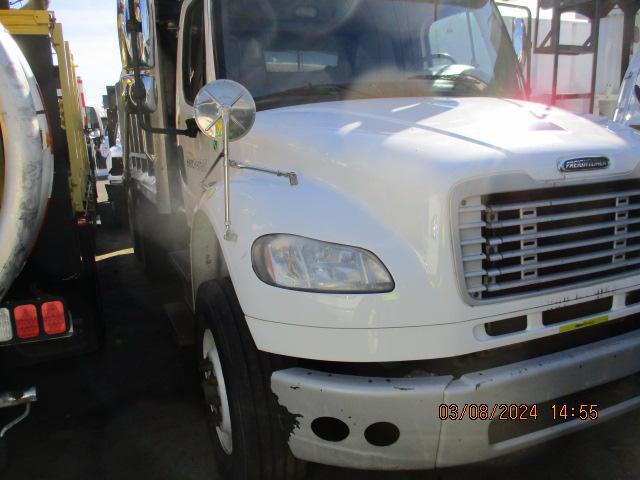 2016 Freightliner M2106