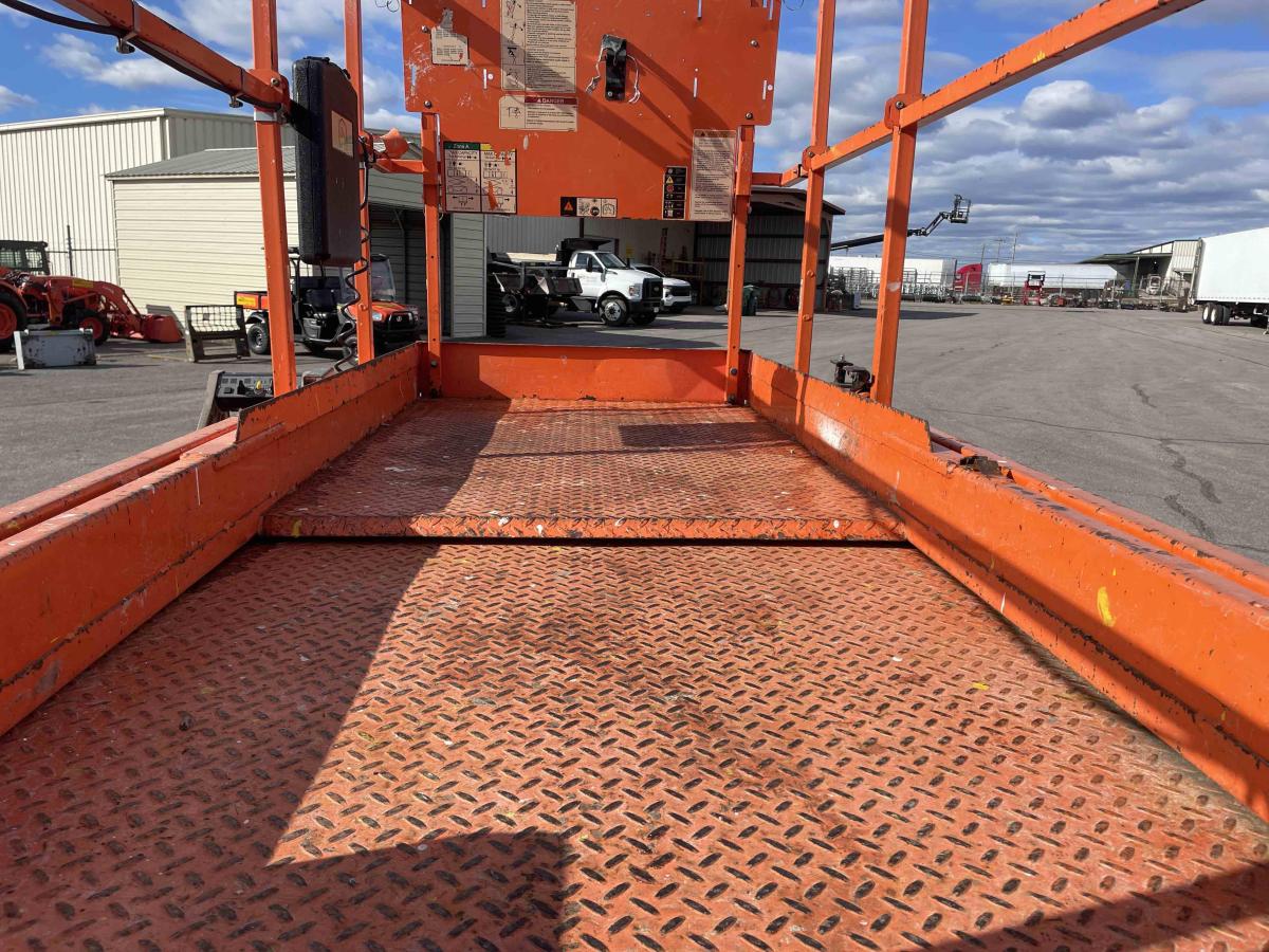2018 JLG 3246ES