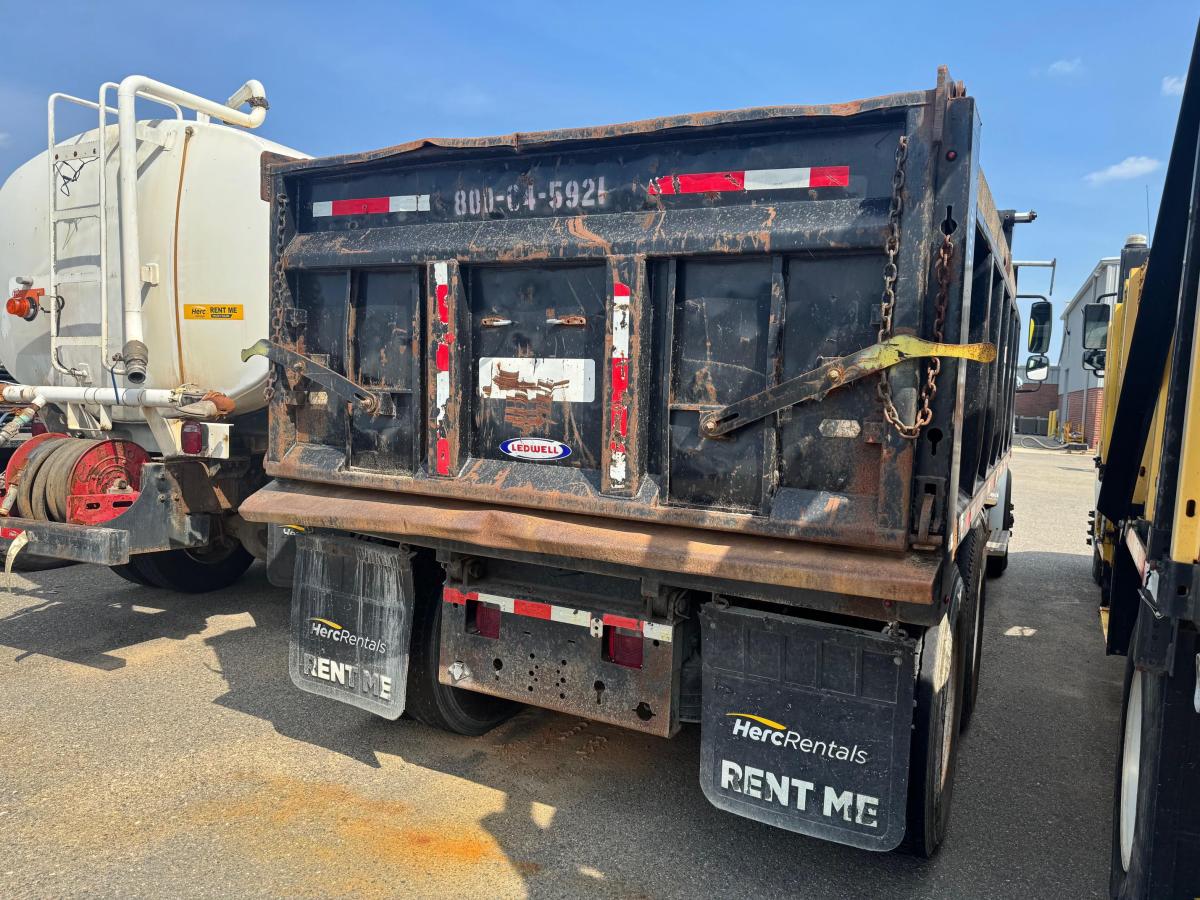 2015 Freightliner M2106-3