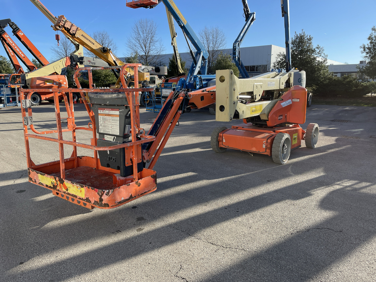 2015 JLG E450AJ