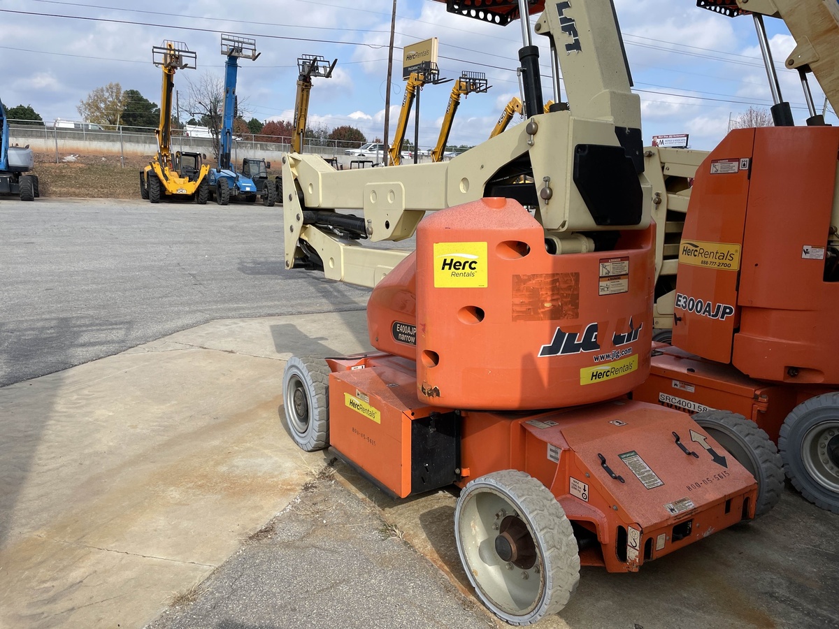 2015 JLG E400AJP-5