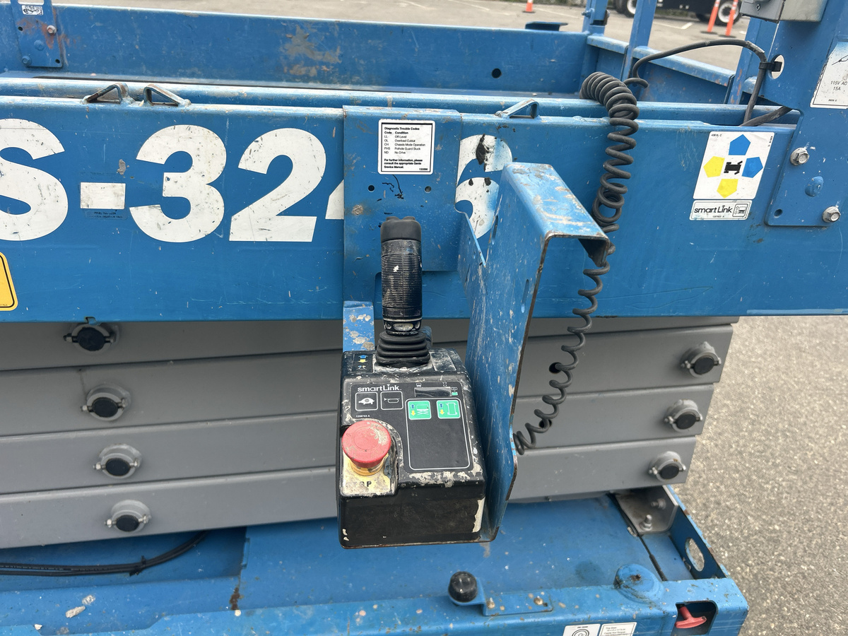 2017 Genie GS-3246-7