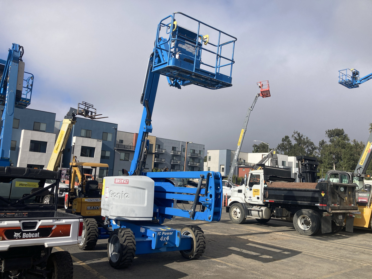 2018 Genie Z-45/25J RT