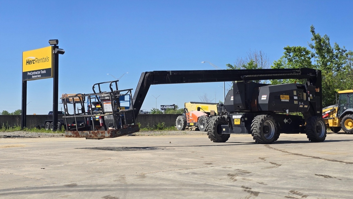 2015 JLG 800A