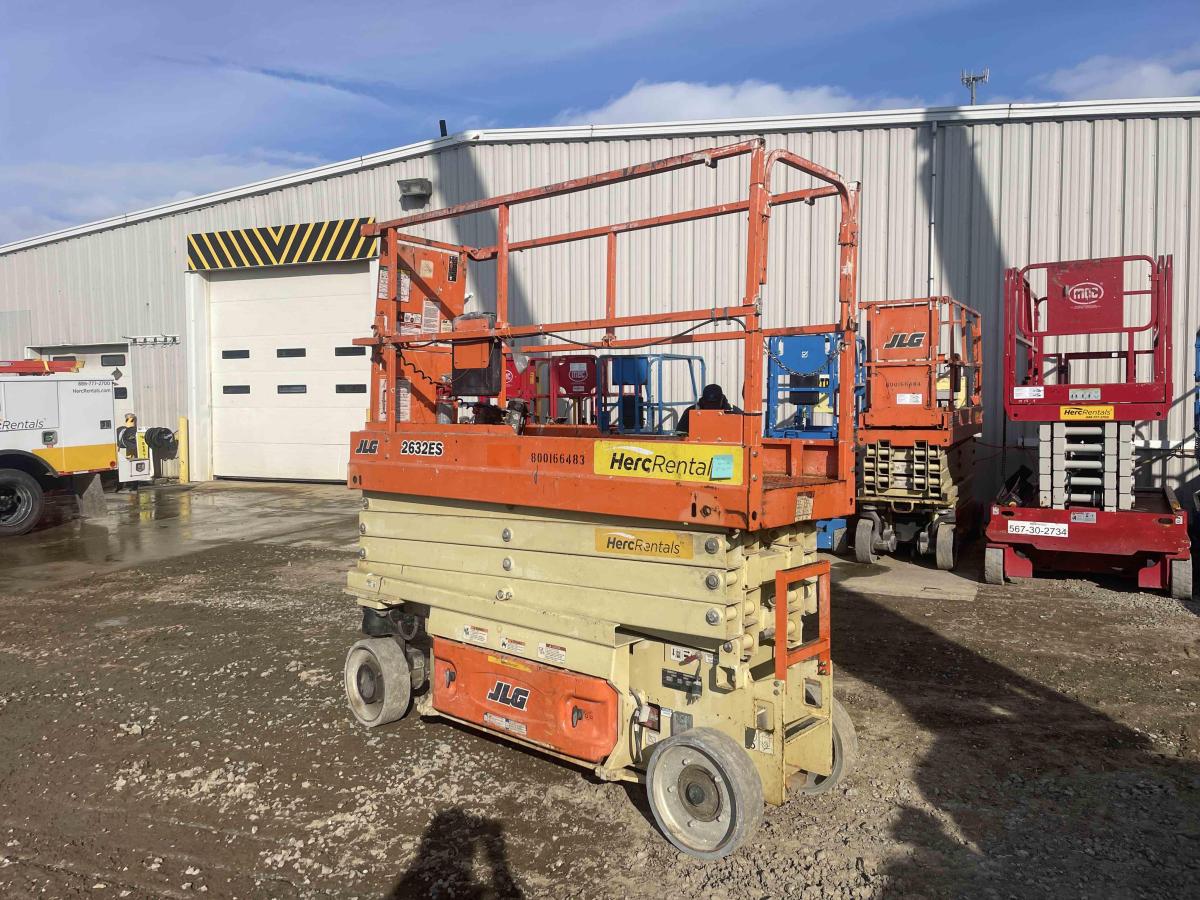 2017 JLG 2632ES
