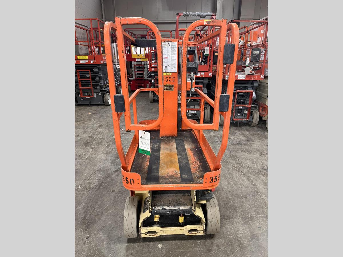2015 JLG 1230ES