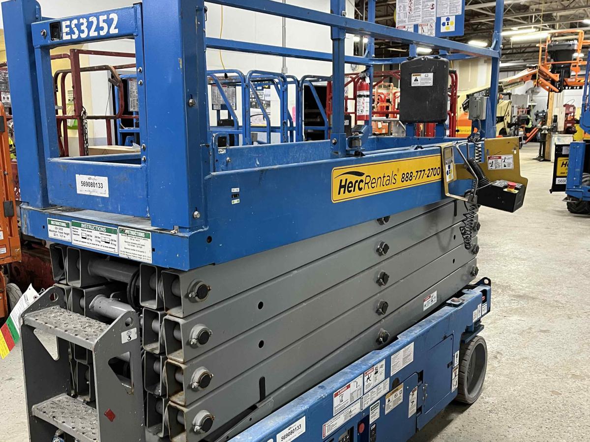 2017 Genie GS-3232