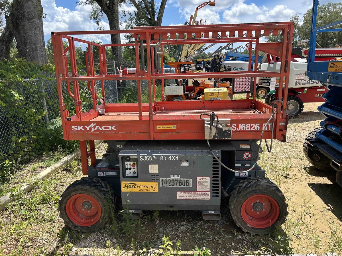 2018 Skyjack SJ-6826RT-2
