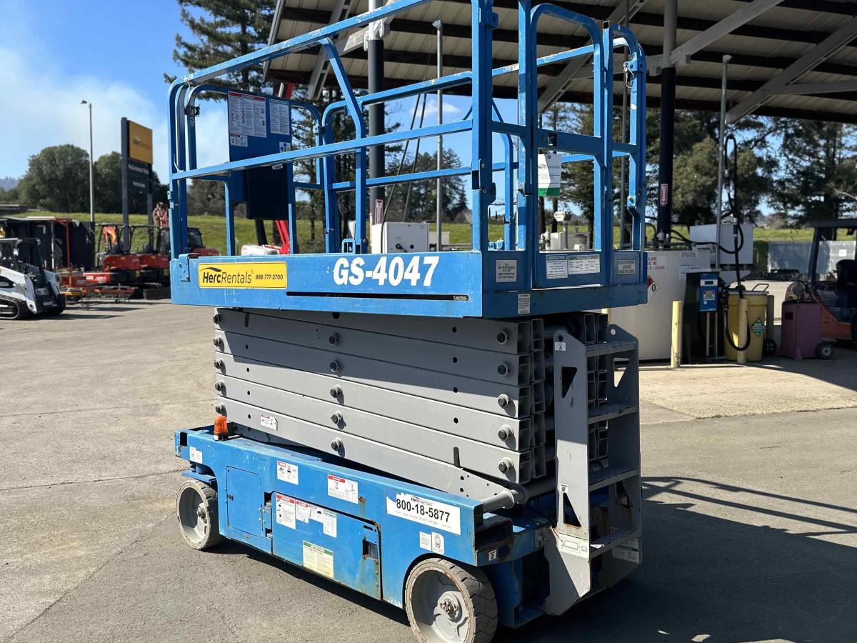 2017 Genie GS-4047