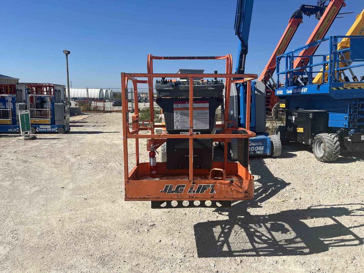 2016 JLG E300AJP-4