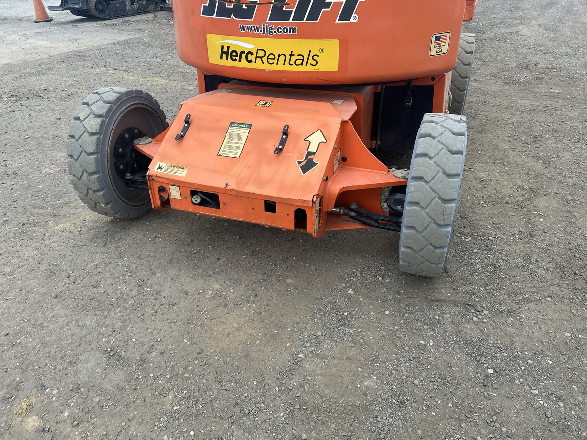 2017 JLG E450AJ-9