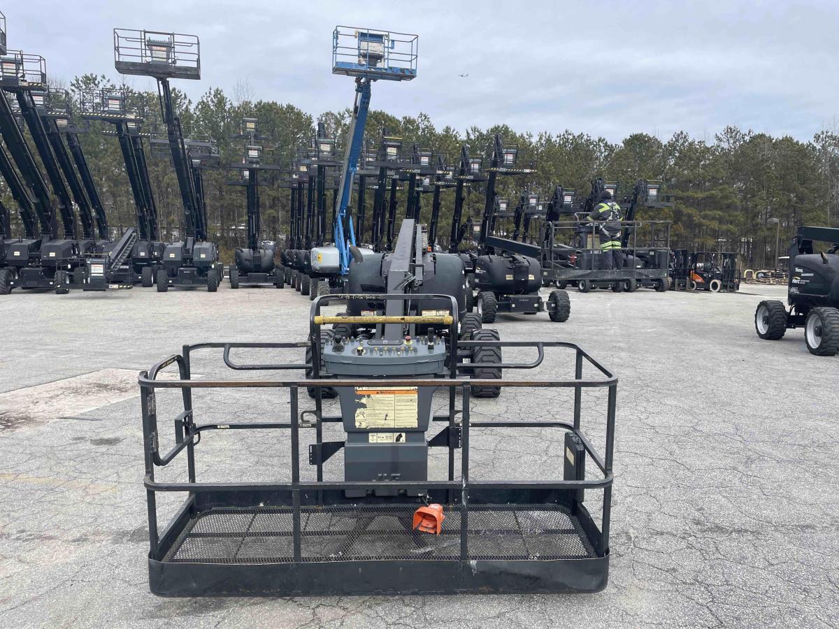 2017 JLG 600AJ