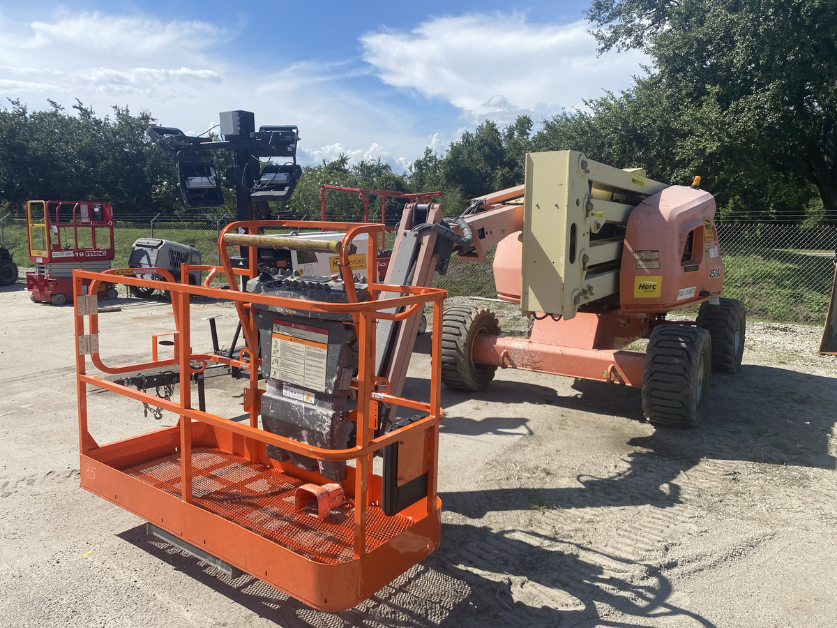 2017 JLG 450AJ-2