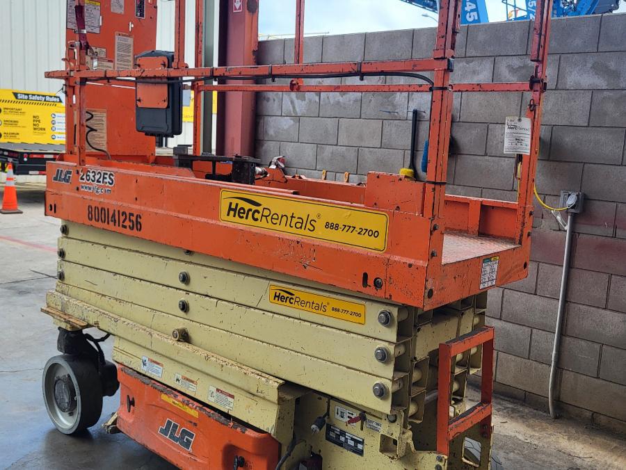 2017 JLG 2632ES