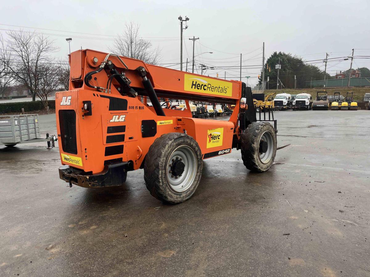 2017 SkyTrak 6042