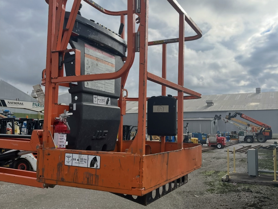 2016 JLG E400AJPN-2