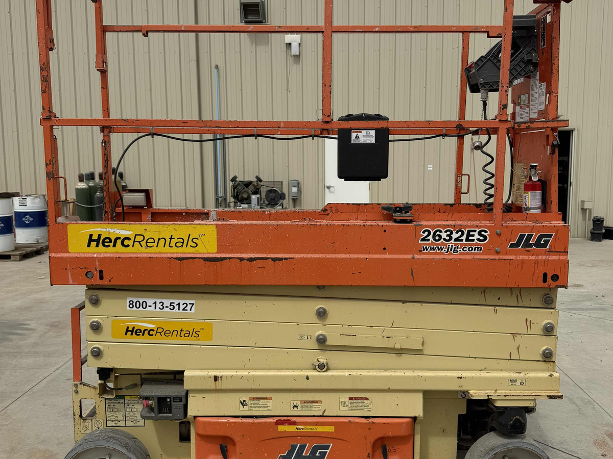 2017 JLG 2632ES-3