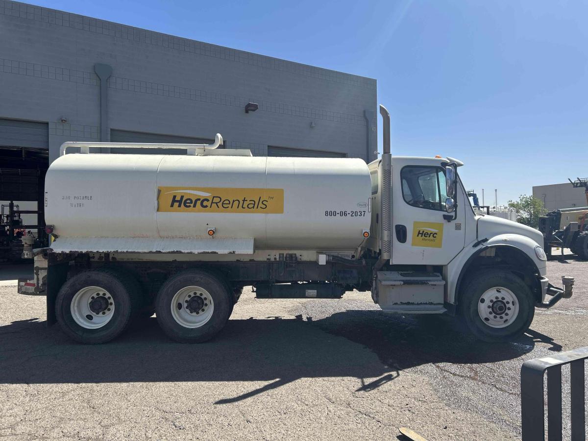 2016 Freightliner M2106