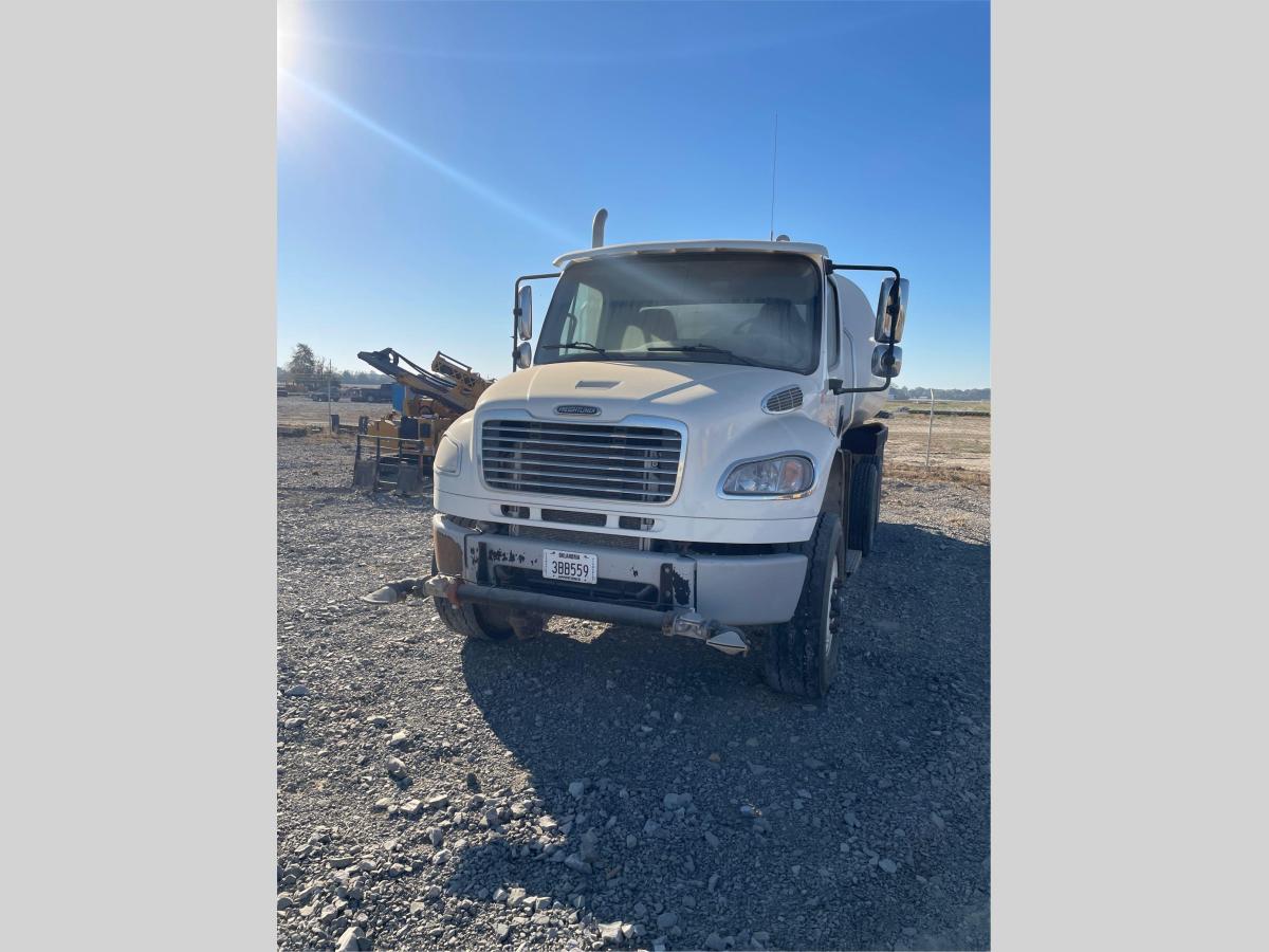 2017 Freightliner M2106