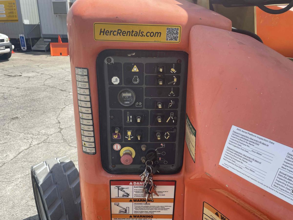 2013 JLG E450AJ
