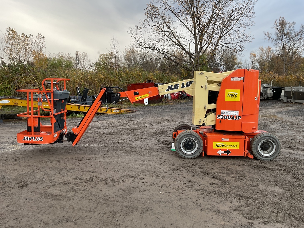 2018 JLG E300AJP