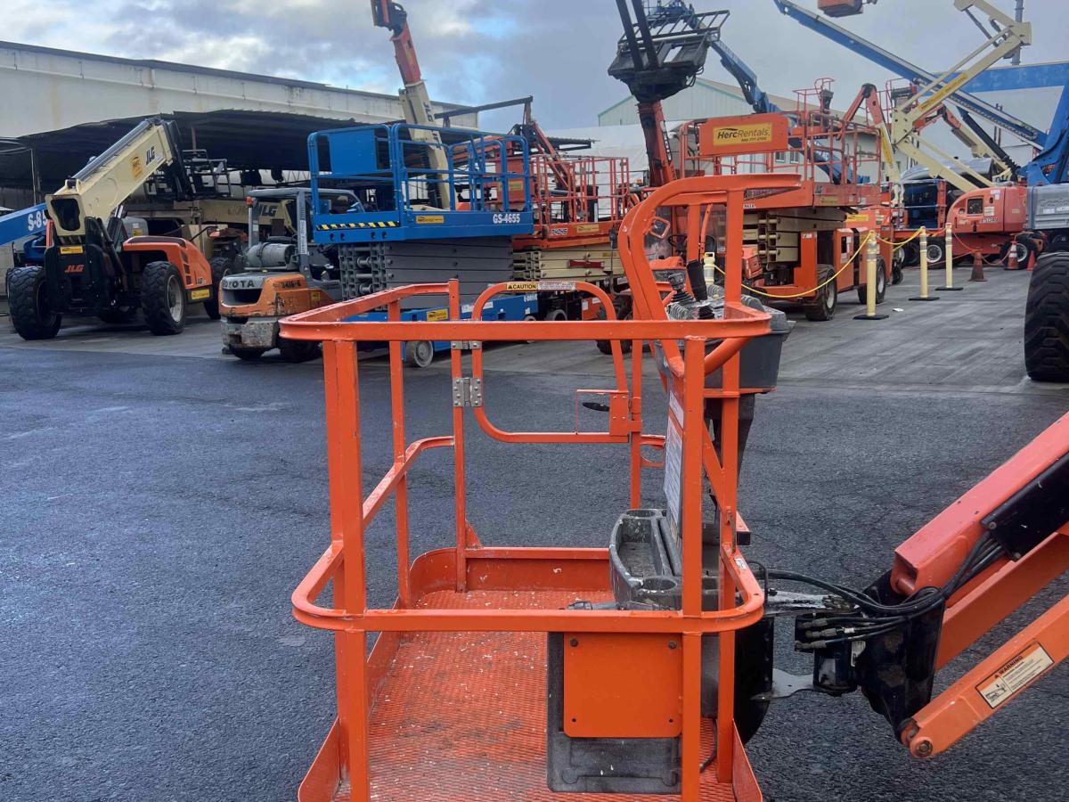 2005 JLG 600AJN Narrow-12