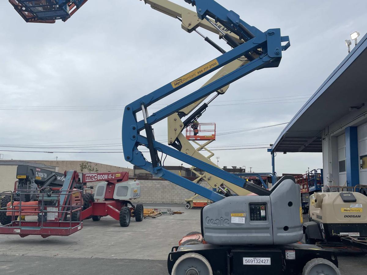 2011 Genie Z-40/23 N